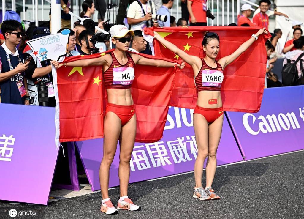 《养家的人》《妖铃铃》讲了一个众多房客为了对付黑心地产商的拆迁而搞了一出斗智斗勇又装神弄鬼的闹剧